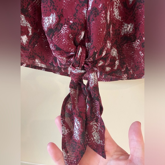 WEST KEI Tie front blouse - Picture 5 of 6